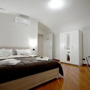 Appartamento Montesantogroup, Napoli
